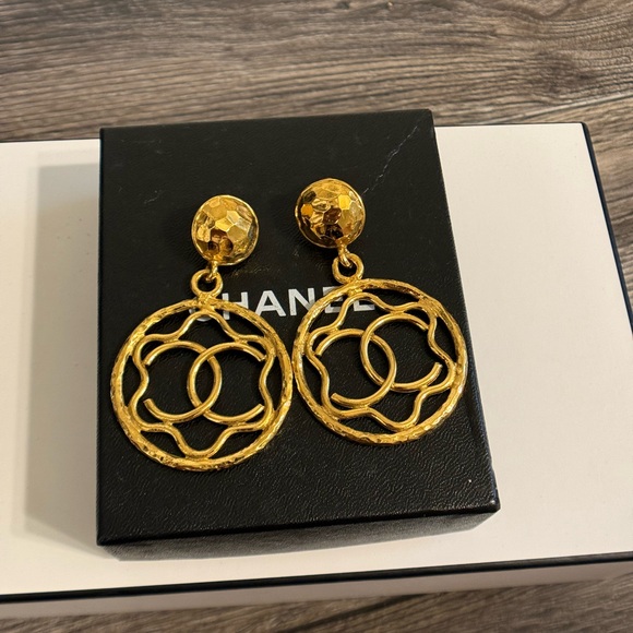 Chanel XL Vintage Gold CC Dangle Clip On Earrings - Picture 1 of 10